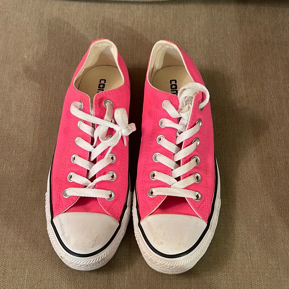 Hot pink converse